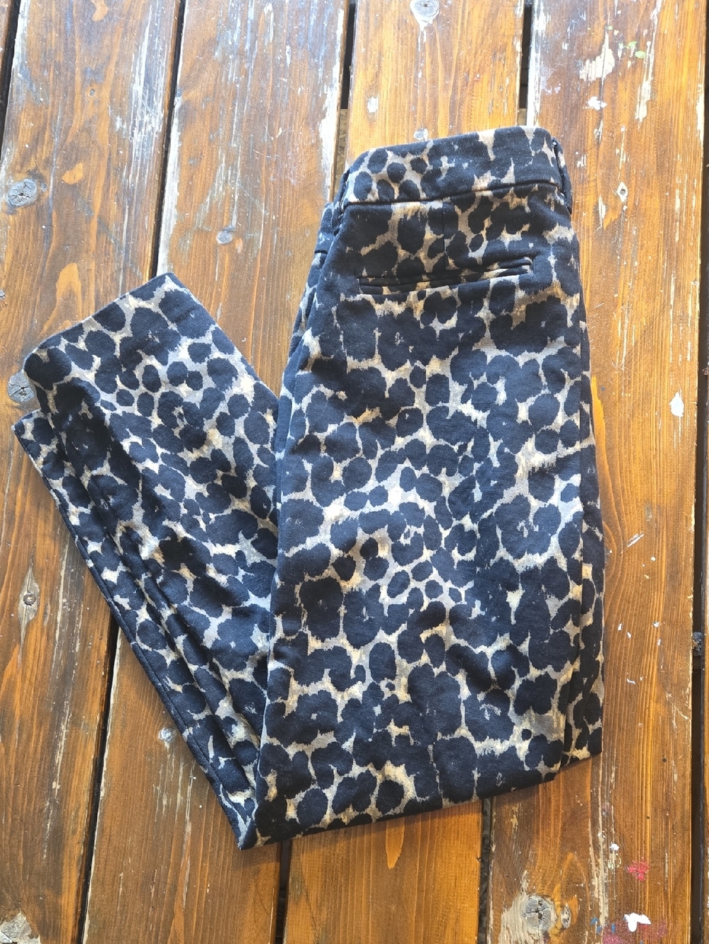 Old Navy Navy and Tan Leopard Print Ankle Dress Pants